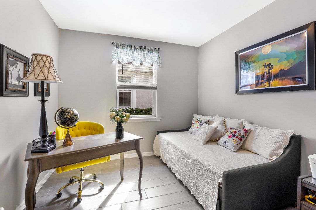 14708 Edgewater Cir, Naples, FL 34114