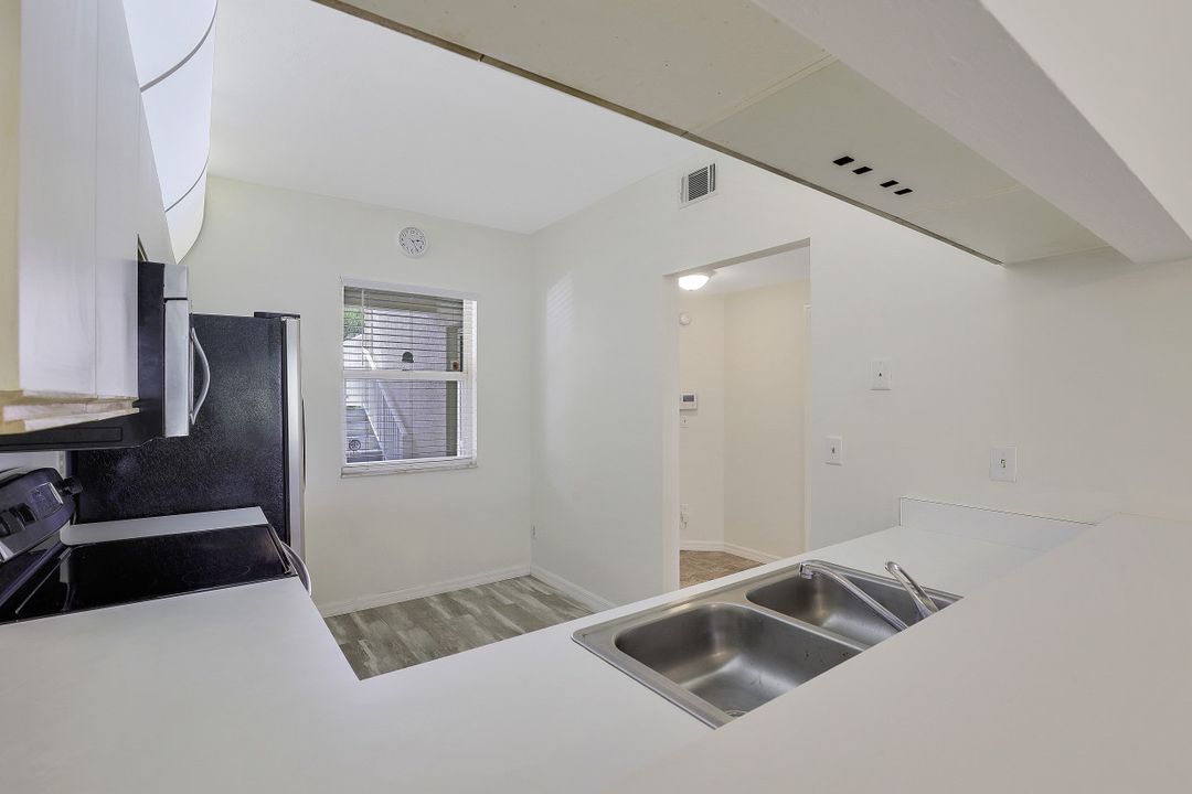 328 Bradstrom Cir, #E-101 Naples, FL 34113