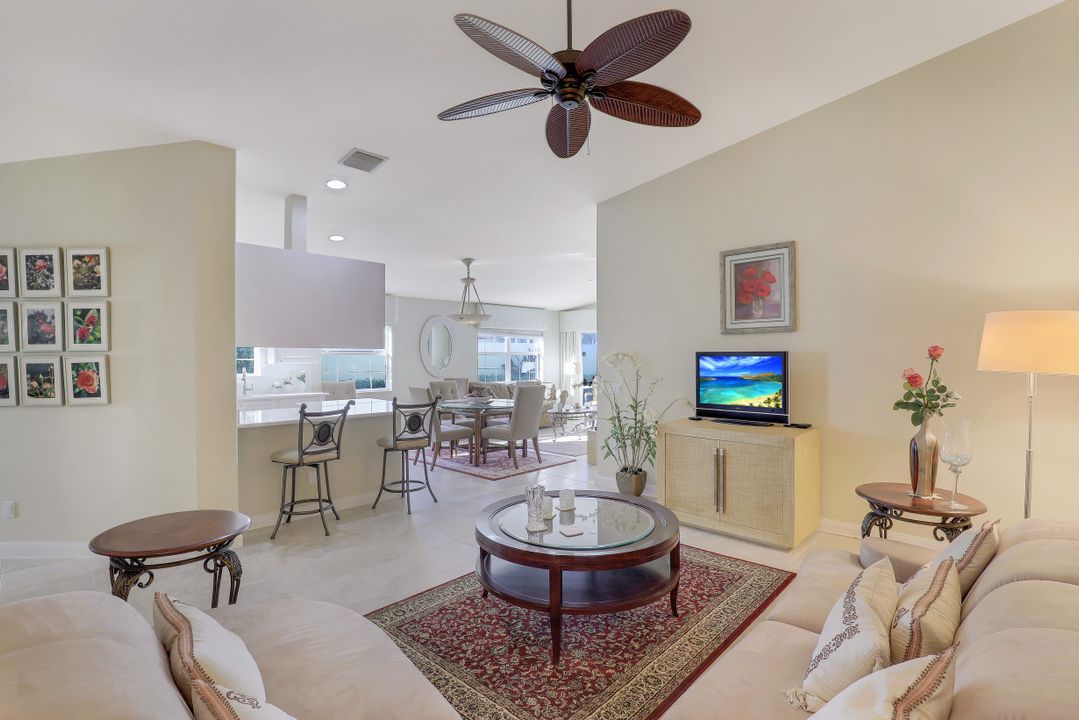 8113 Xenia Ln, Naples, FL 34114