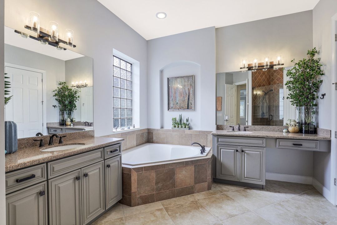 9795 Nickel Ridge Cir, Naples, FL 34120