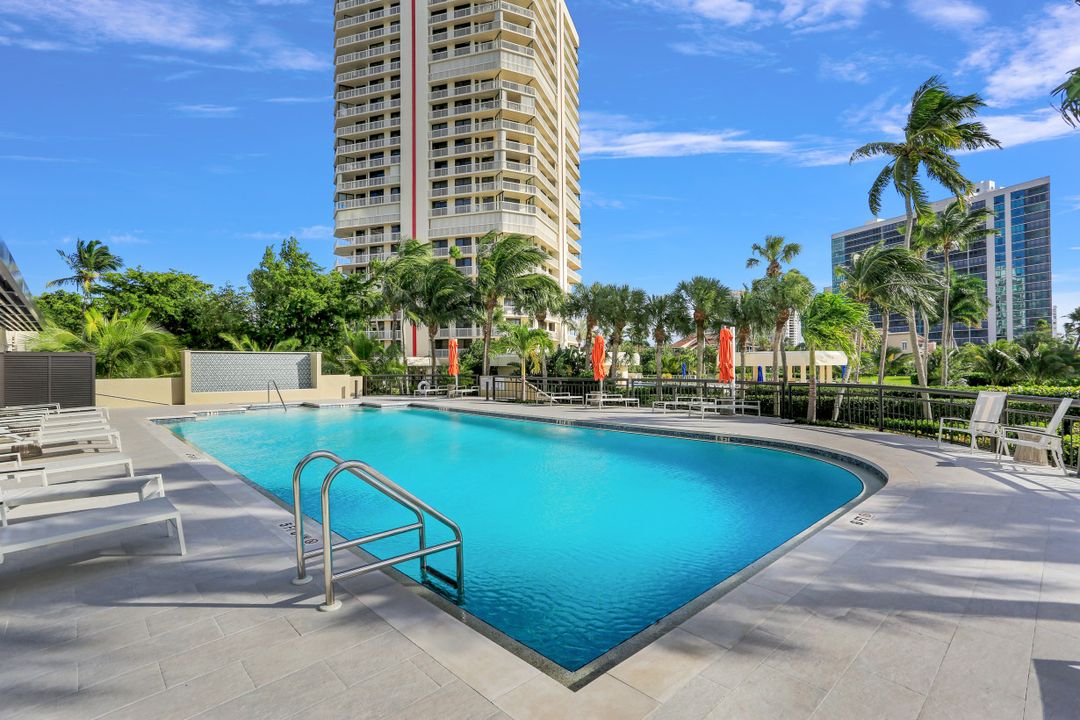 4951 Gulf Shore Blvd #302, Naples, FL 34103