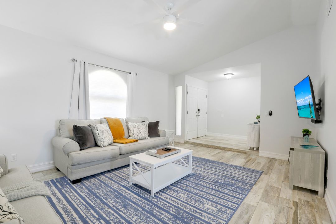 432 Mohawk Pkwy, Cape Coral, FL 33914