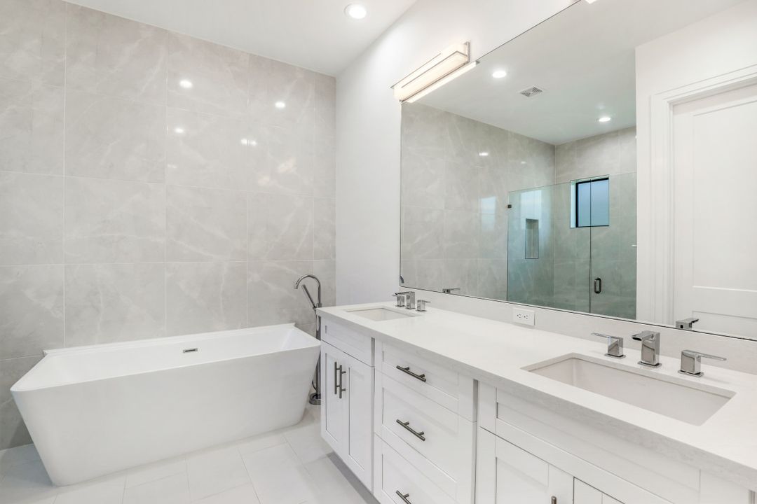 226 Legacy Ct, Naples, FL 34110