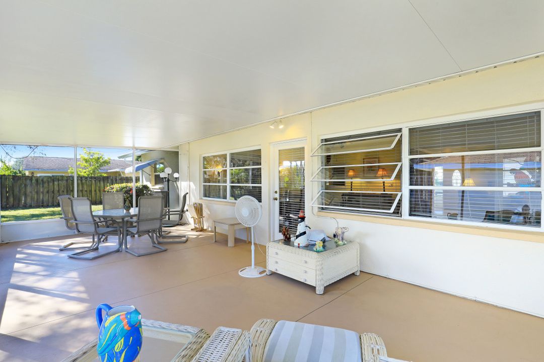 27515 Los Amigos Ln, Bonita Springs, FL 34135