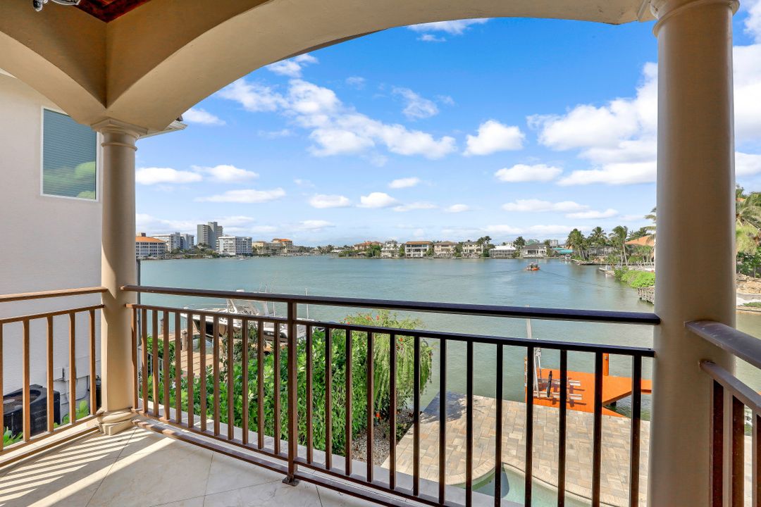 343 Oak Ave, Naples, FL 34108