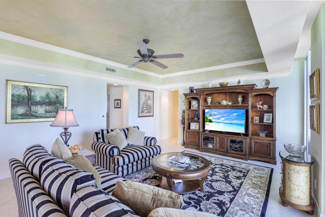 295 Grande Way #905, Naples, FL 34110