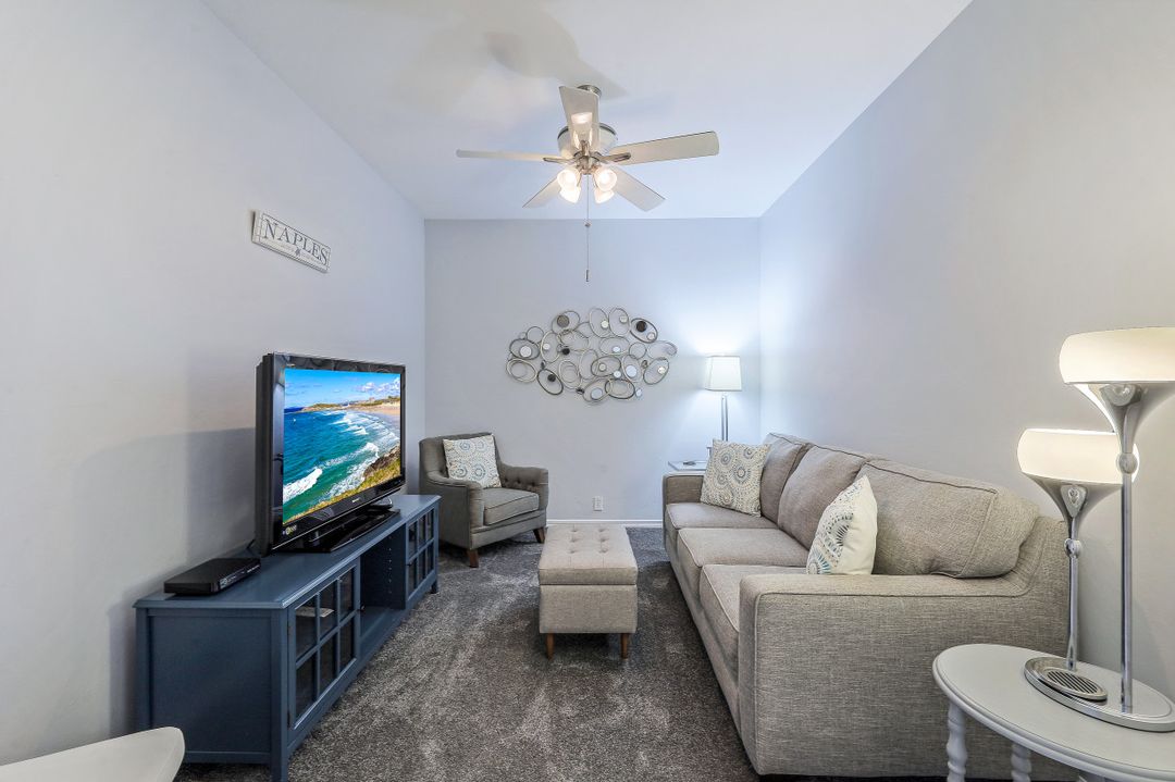 8239 Parkstone Pl #202, Naples, FL 34120