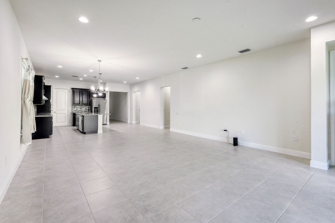 3271 Pilot Cir, Naples, FL 34120