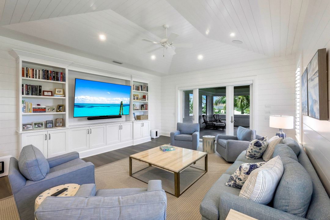 261 Hideaway Cir N, Marco Island, FL 34145