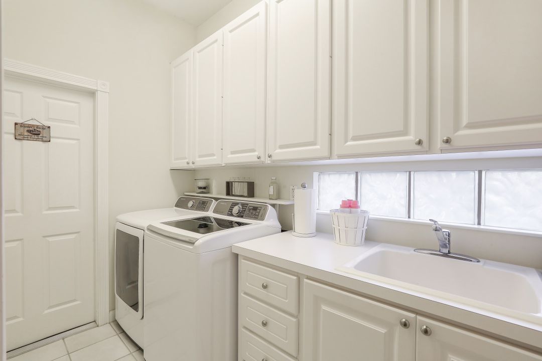 5104 Inagua Way, Naples, FL 34119