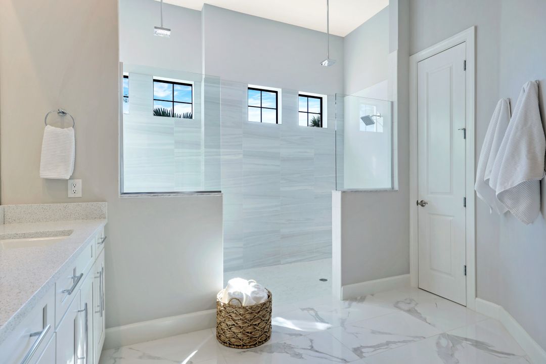 9018 Sorreno Ct, Naples, FL 34119