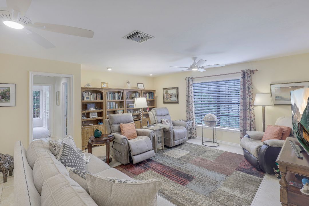 2259 Queens Way, Naples, FL 34112