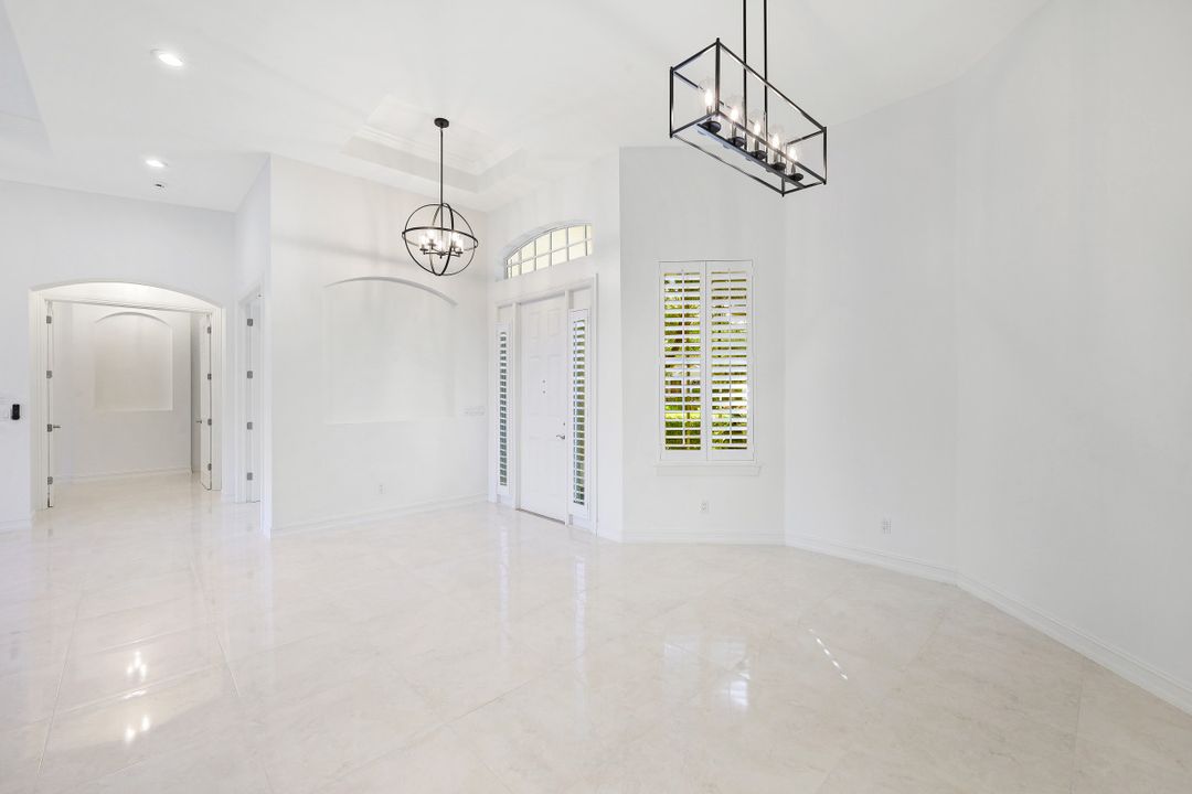 4899 Rustic Oaks Cir, Naples, FL 34105