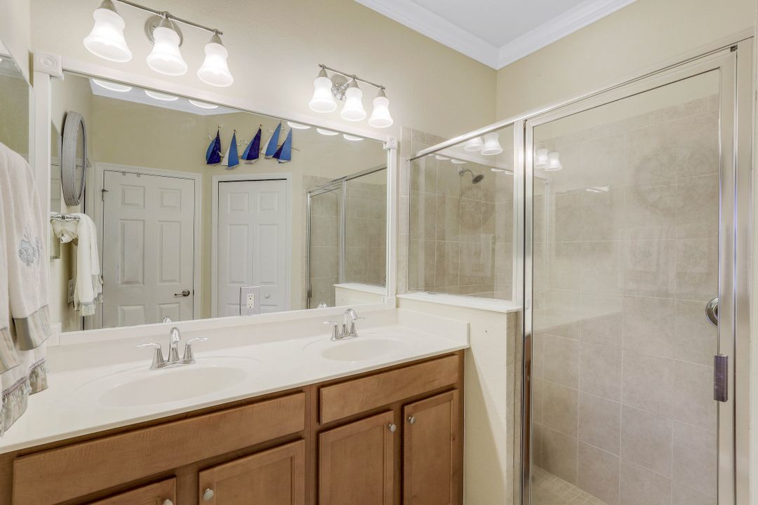 14528 Grapevine Dr, Naples, FL 34114