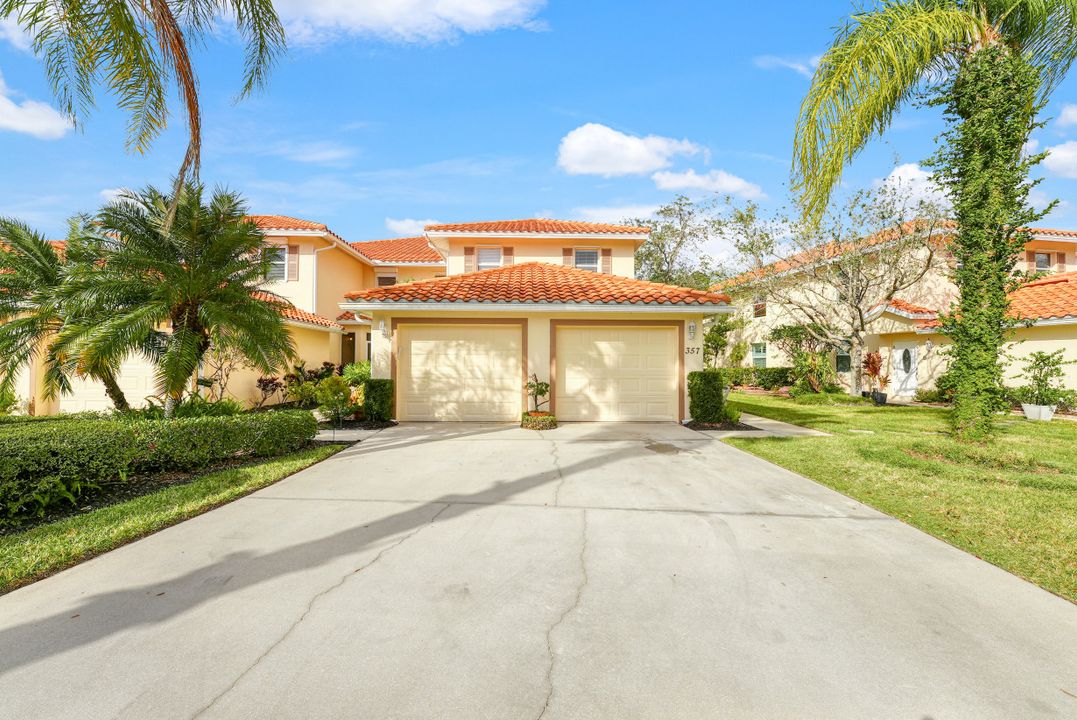 357 Robin Hood Cir #202, Naples, FL 34104