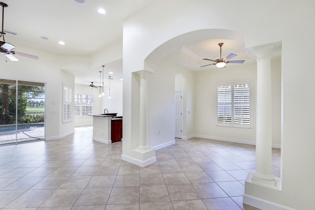 9176 Quartz Ln, Naples, FL 34120