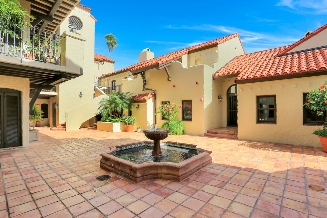 5850 Pelican Bay Blvd, Naples, FL 34108