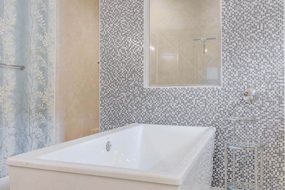 10102 Palazzo Dr, Naples, FL 34119