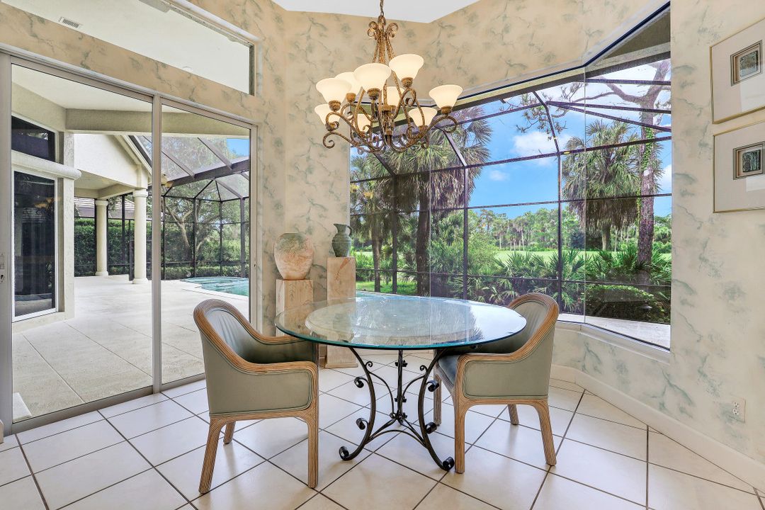 987 Barcarmil Way, Naples, FL 34110