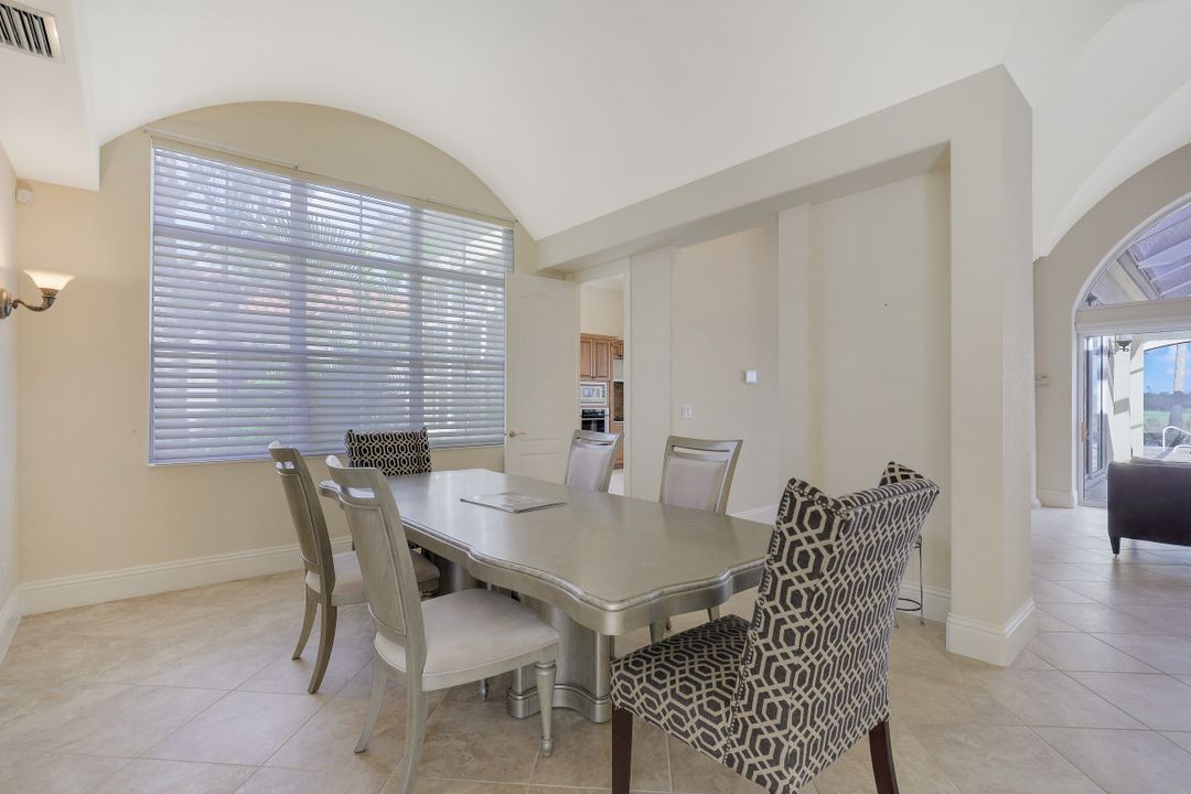 8560 Bellagio Dr, Naples, FL 34114