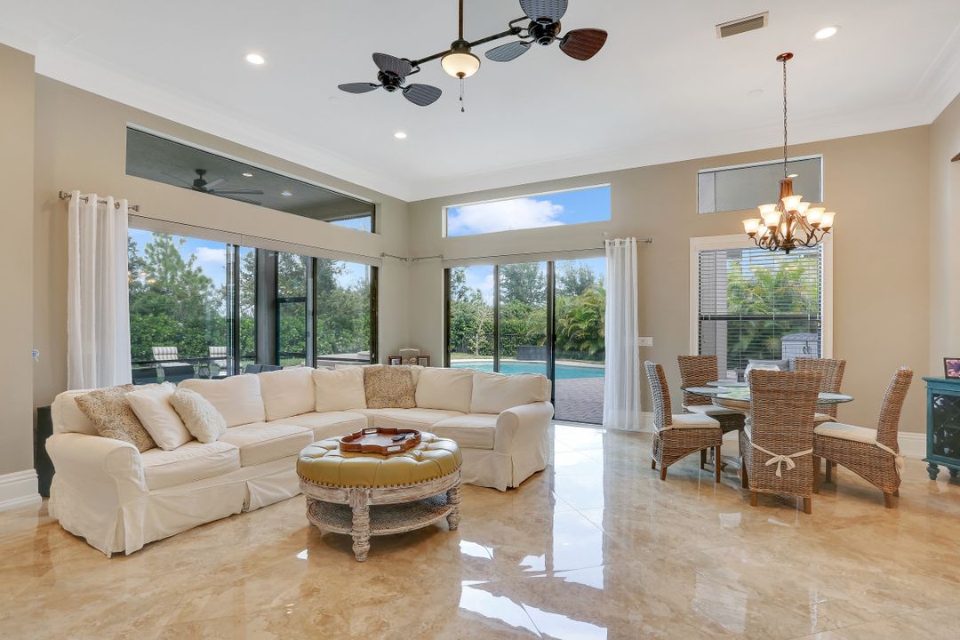 2934 Cinnamon Bay Cir, Naples, FL 34119