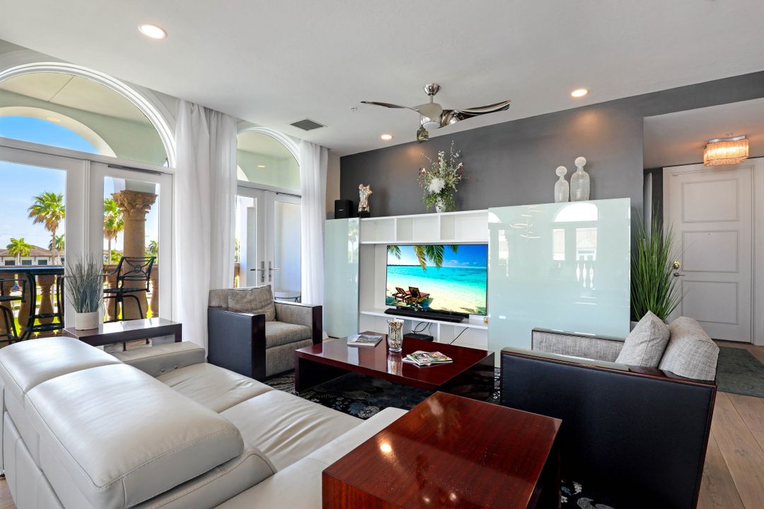 900 5th Ave S #303, Naples, FL 34102