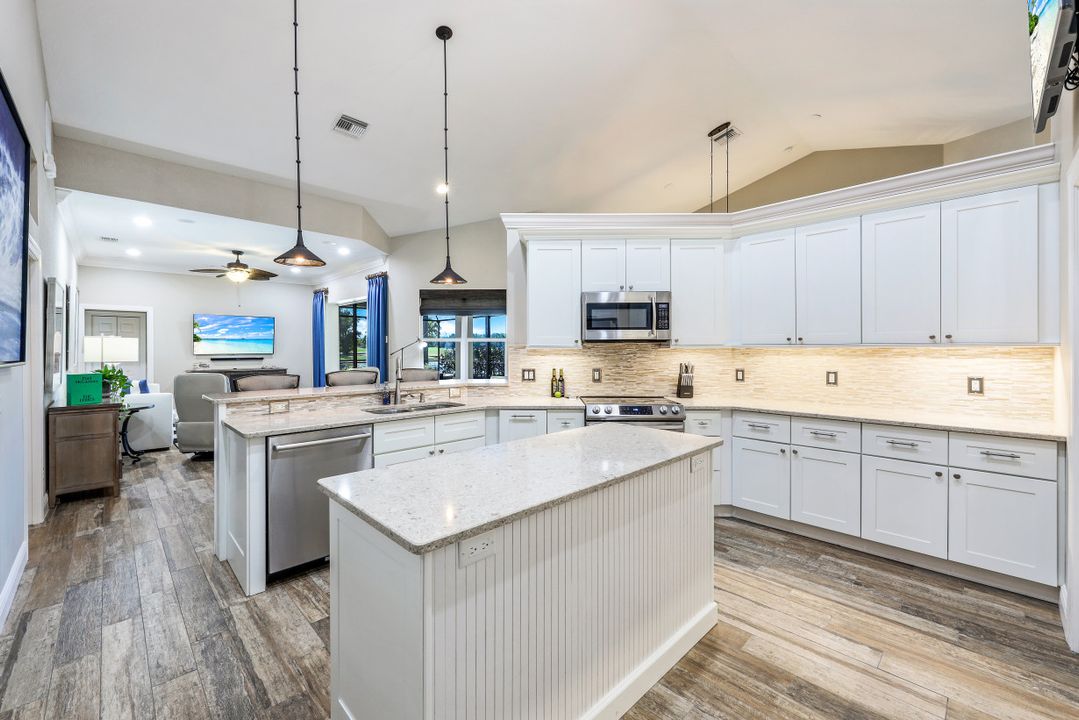 8979 Morgan Ct, Naples, FL 34113