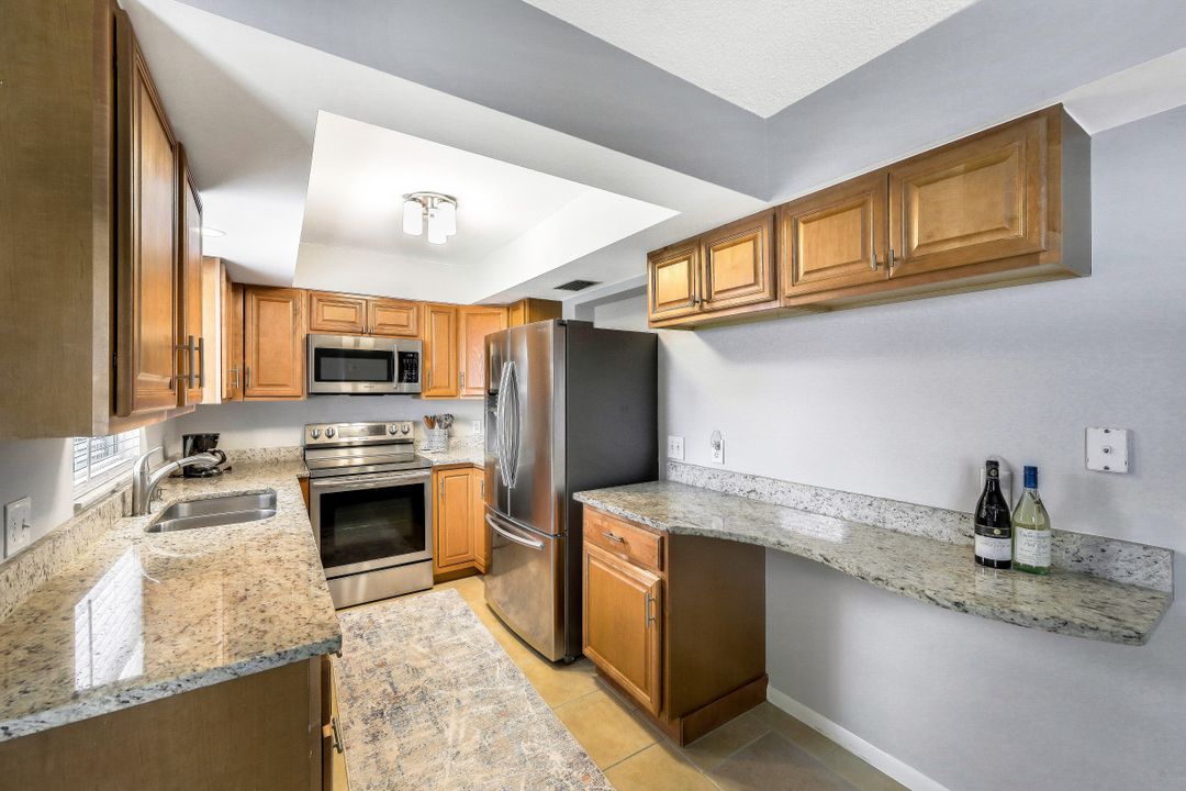 10095 7th St N #2, Naples, FL 34108