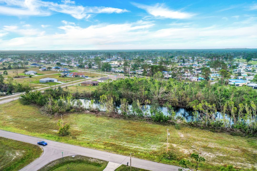 2355 NE 43rd Ln, Cape Coral, FL 33909