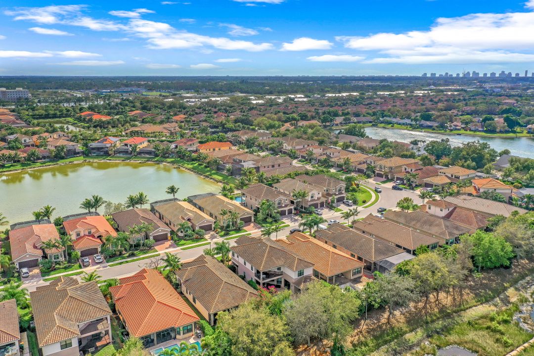 13840 Luna Dr, Naples, FL 34109