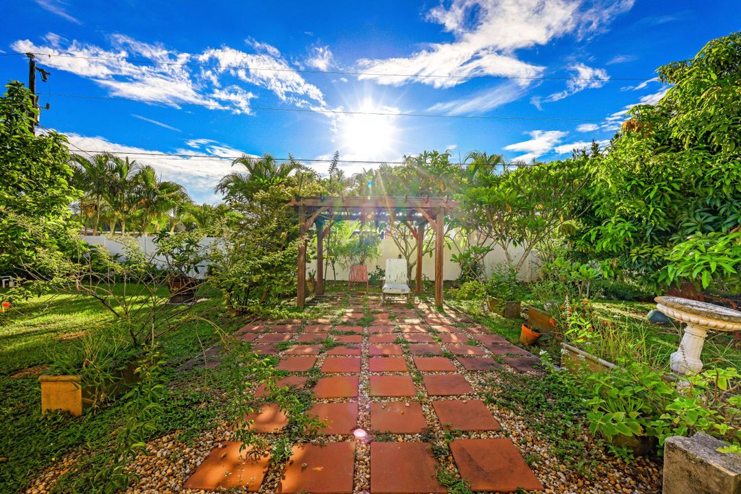 2627 SW 2nd Pl, Cape Coral, FL 33914