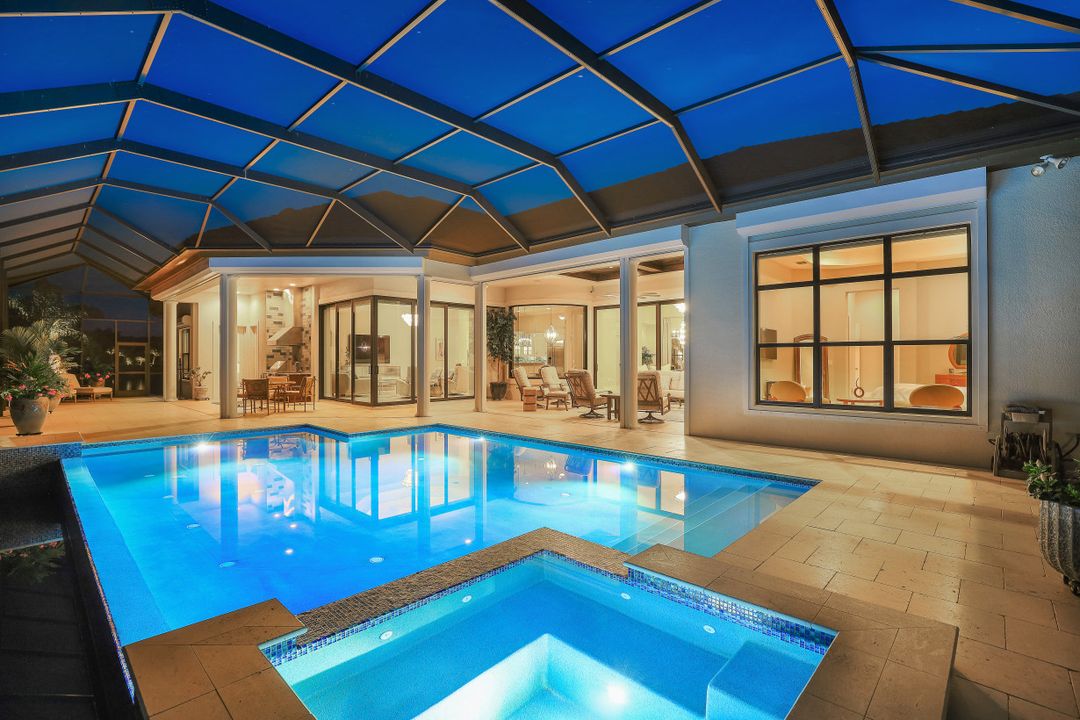 6587 Barbera Ln, Naples, FL 34113