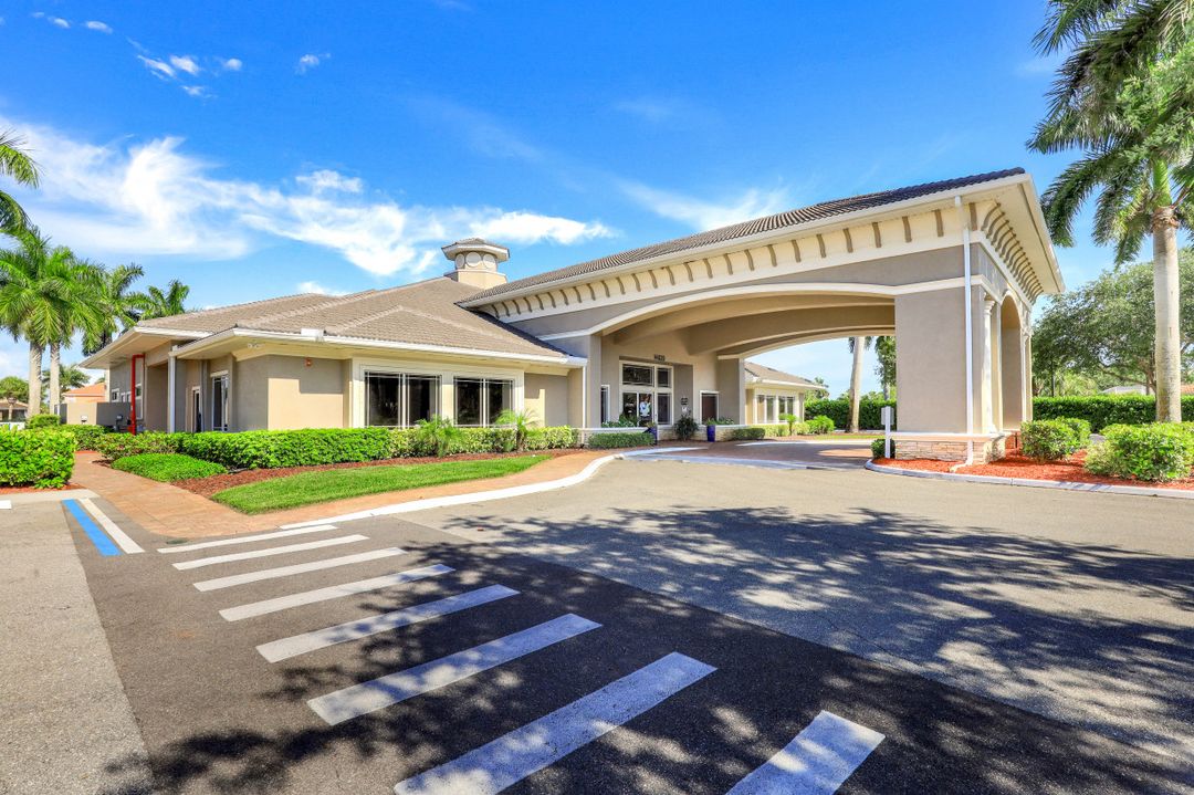 14528 Grapevine Dr, Naples, FL 34114