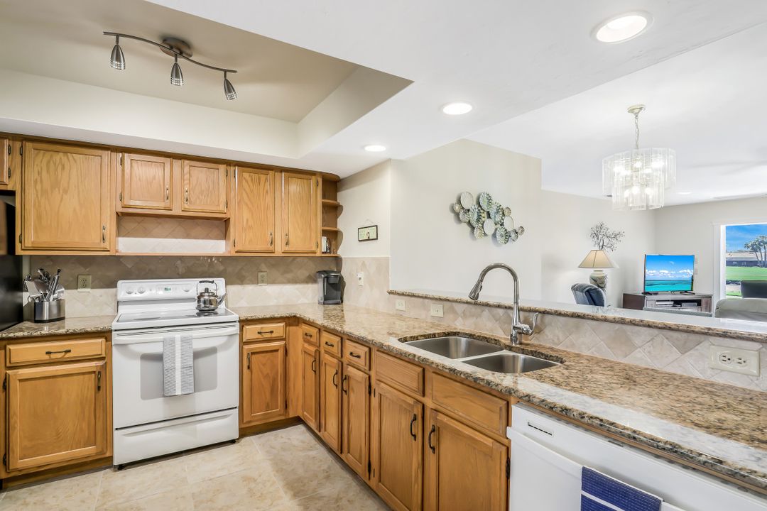 5250 Fox Hollow Dr APT 510, Naples, FL 34104