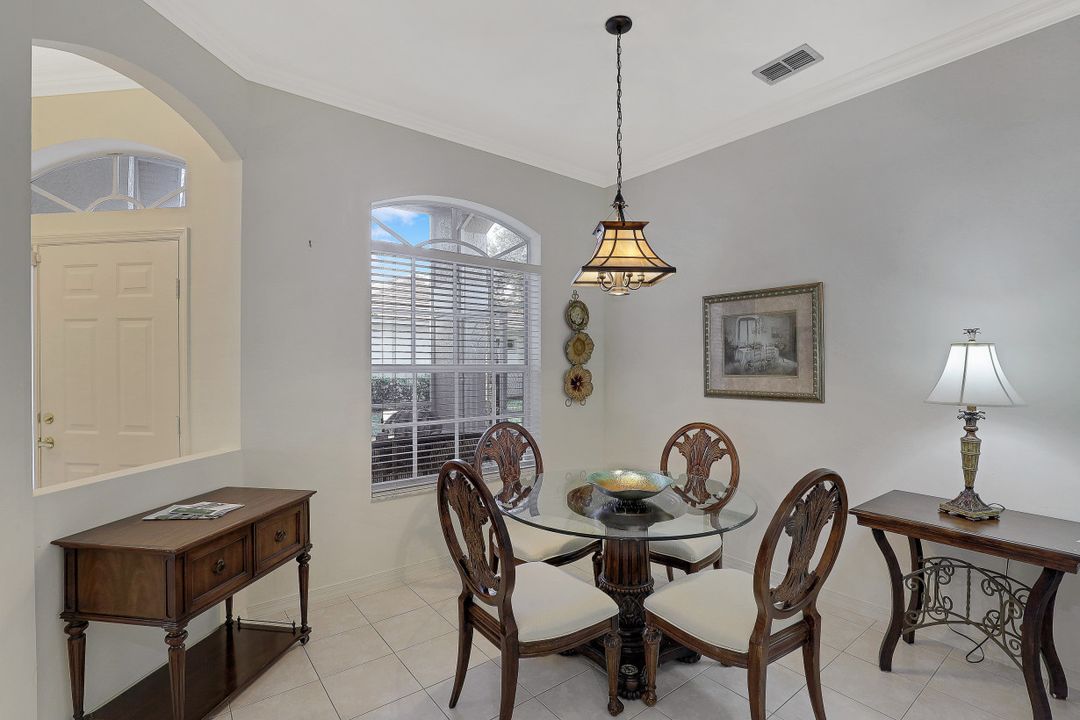 8006 Kilkenny Ct, Naples, FL 34112
