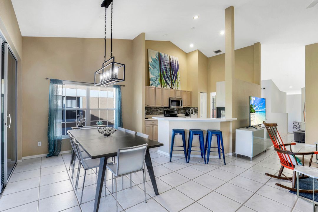 5360 Andover Dr  #202, Naples, FL 34110