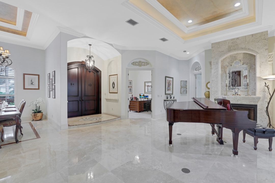 795 Brentwood Point, Naples, FL 34110