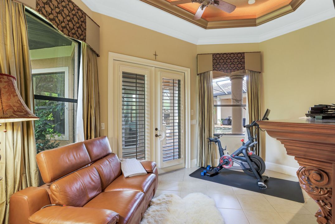 3645 7th Ave NW, Naples, FL 34120