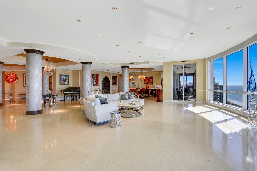 81 Seagate Dr #2001, Naples, FL 34103