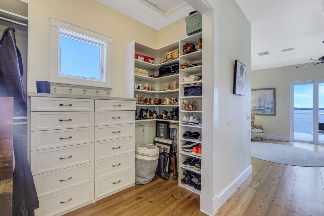 4559 E Riverside Dr, Fort Myers, FL 33905