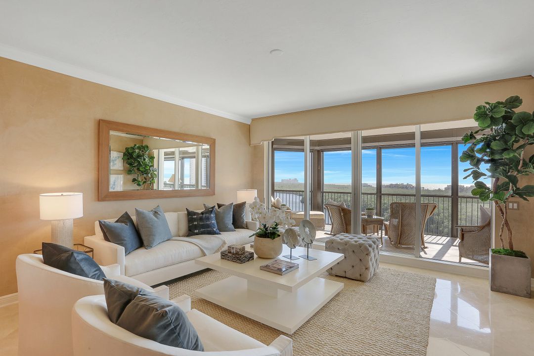 8960 Bay Colony Dr #703, Naples, FL 34108