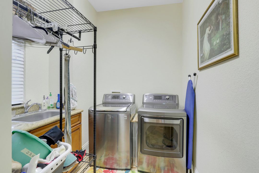 641 27th St SW, Naples, FL 34117