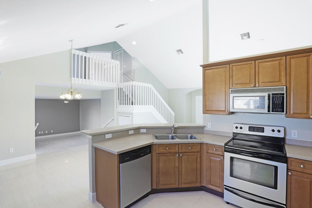 138 SE 4th Pl, Cape Coral, FL 33990