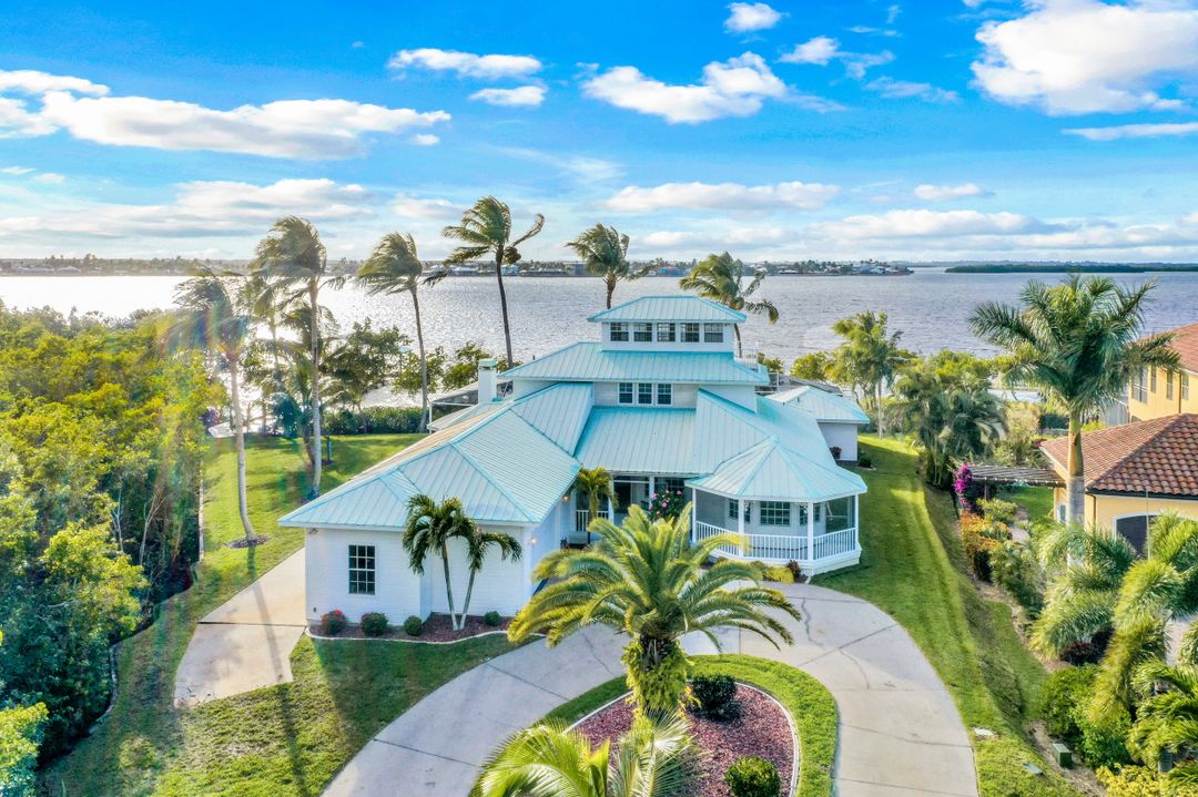 12201 Shoreview Dr, Matlacha, FL 33993