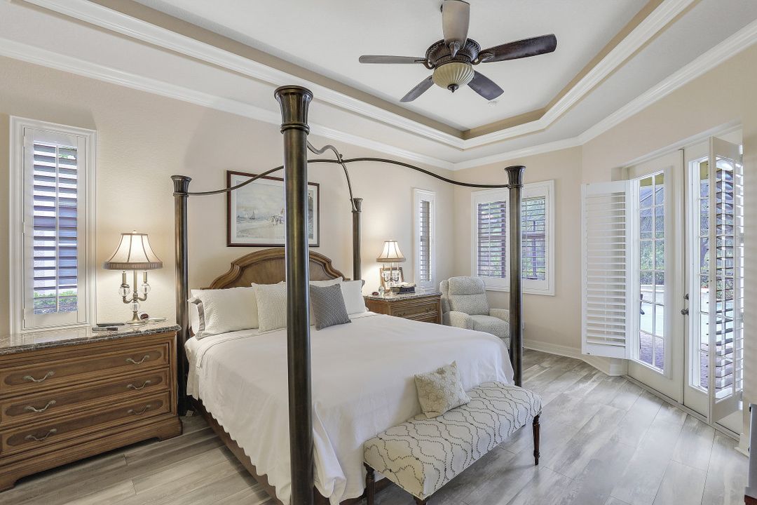 467 Saddlebrook Ln, Naples, FL 34110