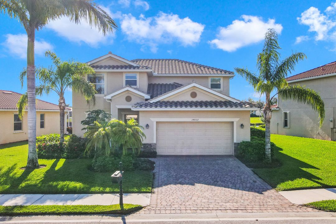 14832 Canton Ct, Naples, FL 34114