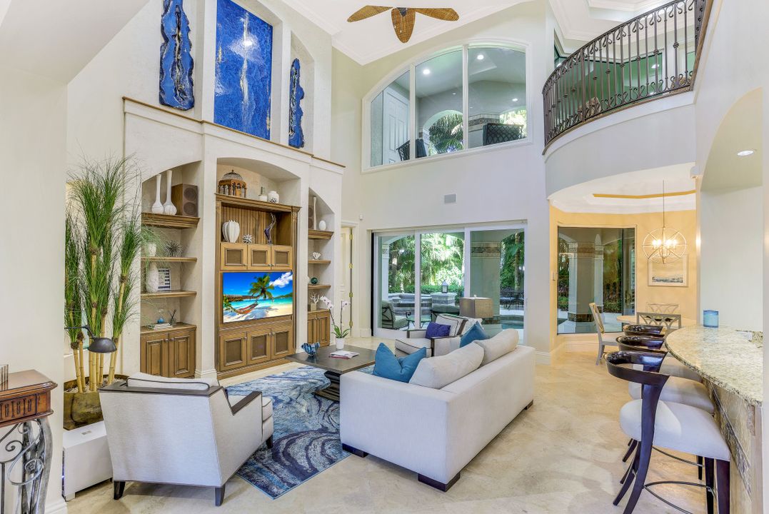 33 3rd St S, Naples, FL 34102