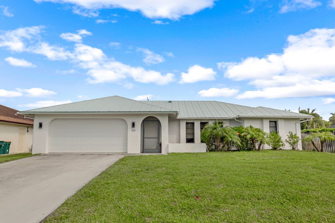 541 92nd Ave N, Naples, FL 34108