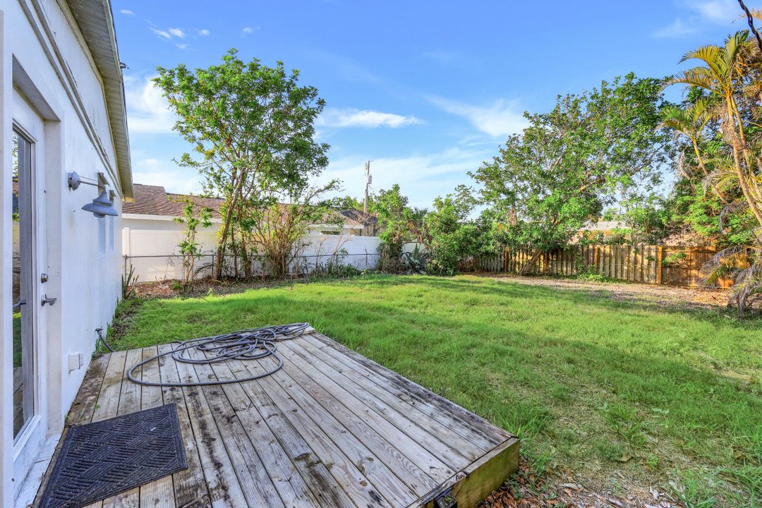 513 104th Ave N, Naples, FL 34108