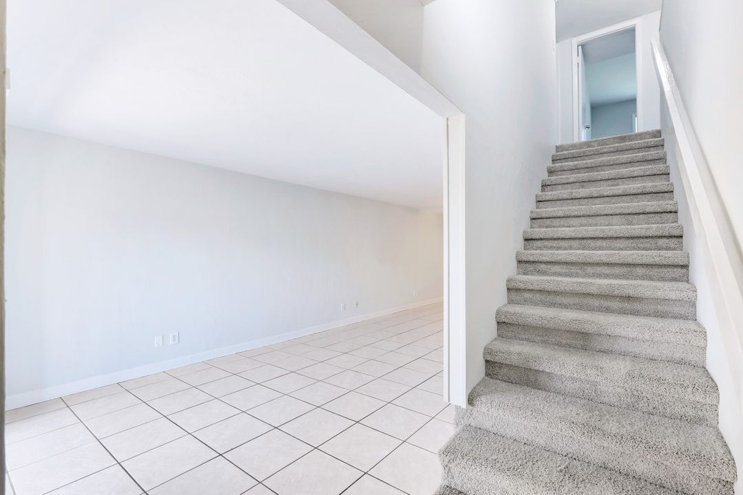 5860 Whiting Ct, Fort Myers, FL 33919